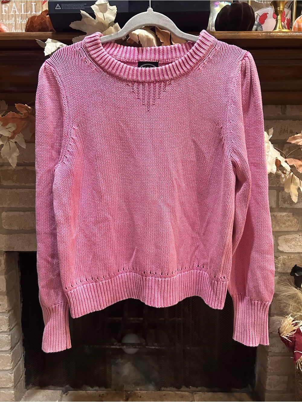 Classic Crewneck Pullover Sweater in Pink EUC
